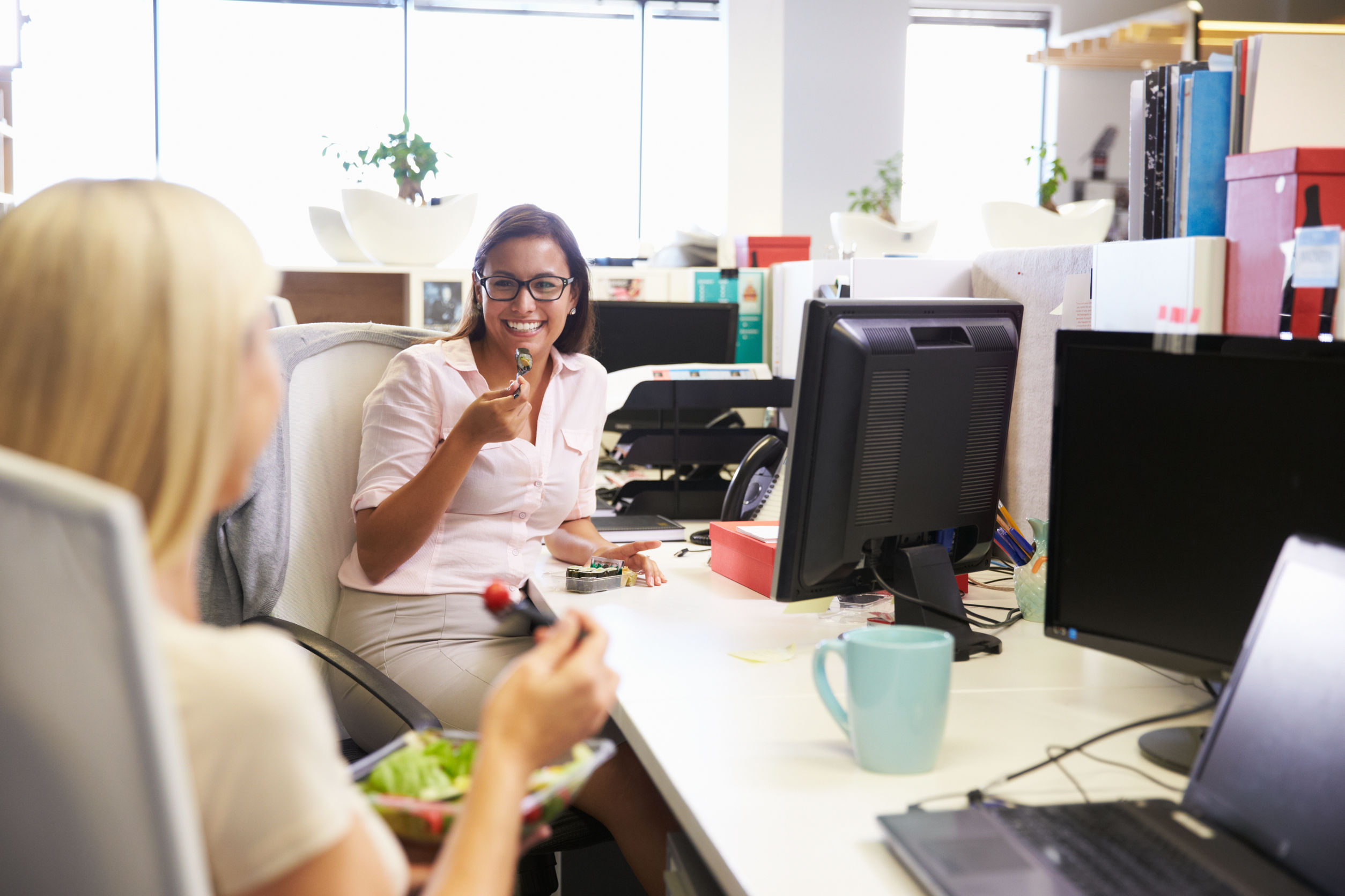 Two women eating lunch at work